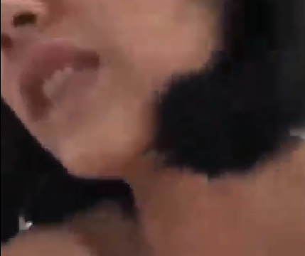 คลิปหลุดไทย xxx ทางบ้านสาวหมวยขึ้นขย่มโยกเอวบดควยให้แบบเสียวๆ ก่อนมาขย่มเพื่อนที่โซฟาเสียวๆอีกคนแบบไม่ยั้งเลยร้องครางลั่น